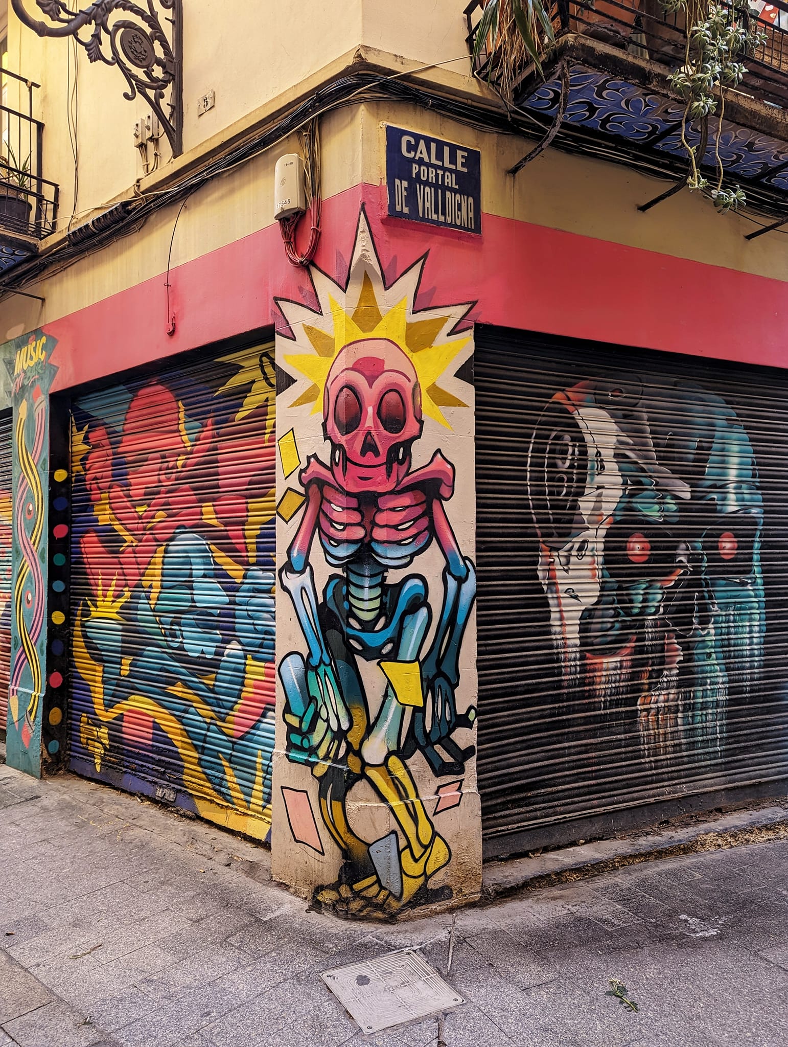 Spain: A week in Valencia - Fun street art in El Carmen