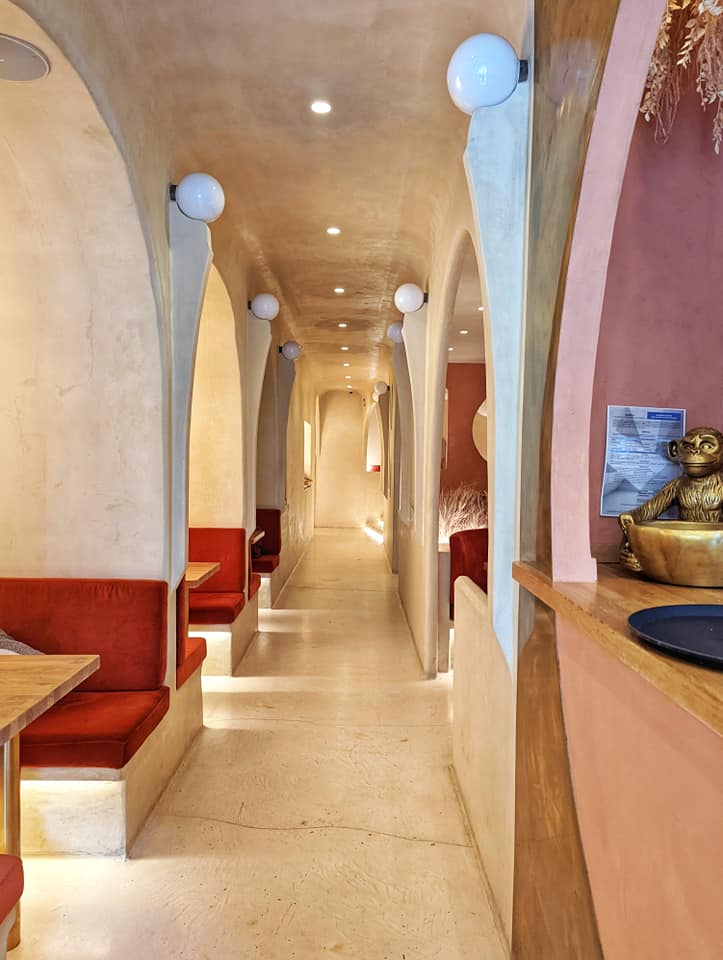 Spain: Food in Valencia - Living Bakkali restaurant - Adobe style interior