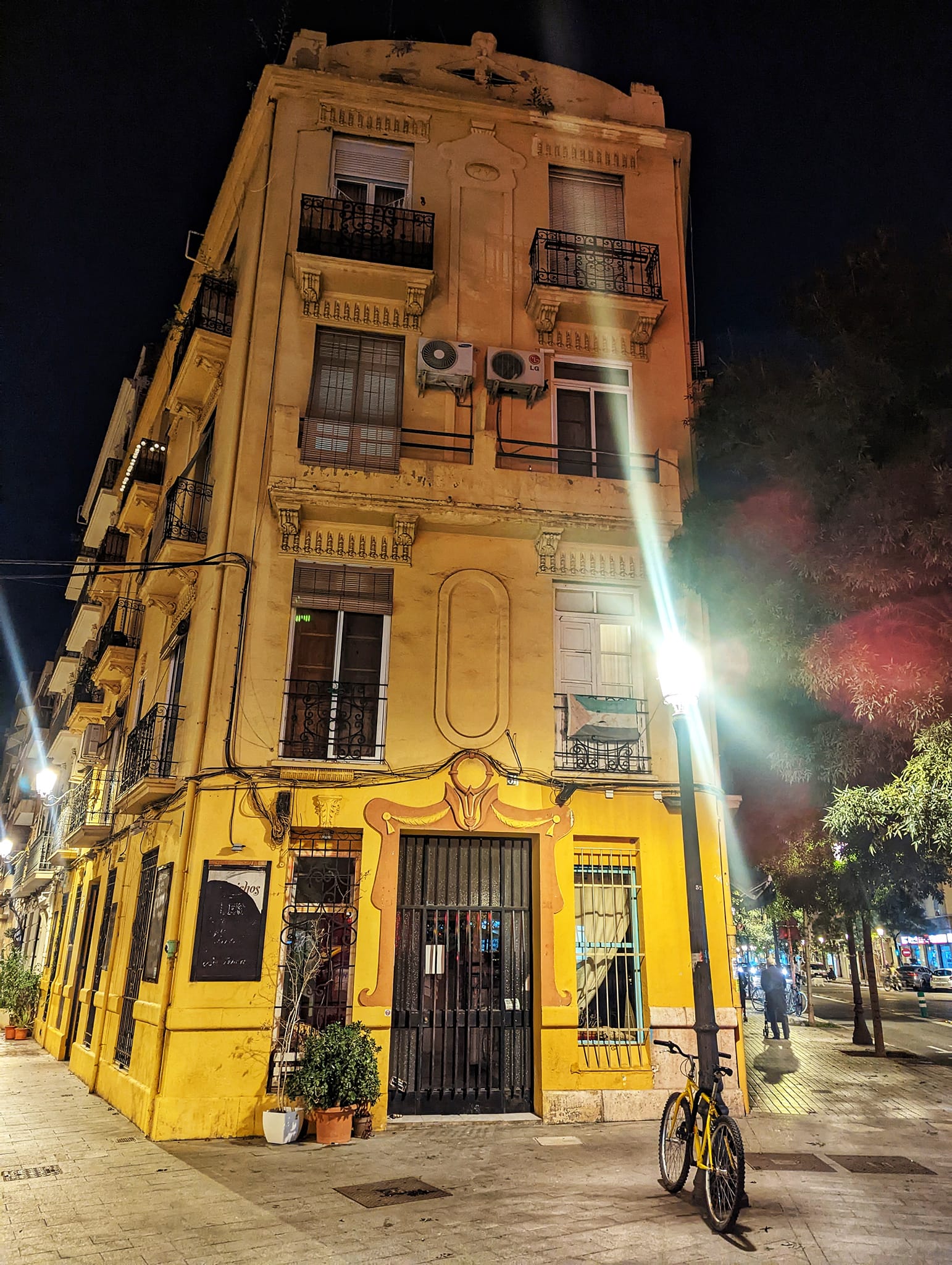 Spain: Food in Valencia - Ruzafa neighborhood at night