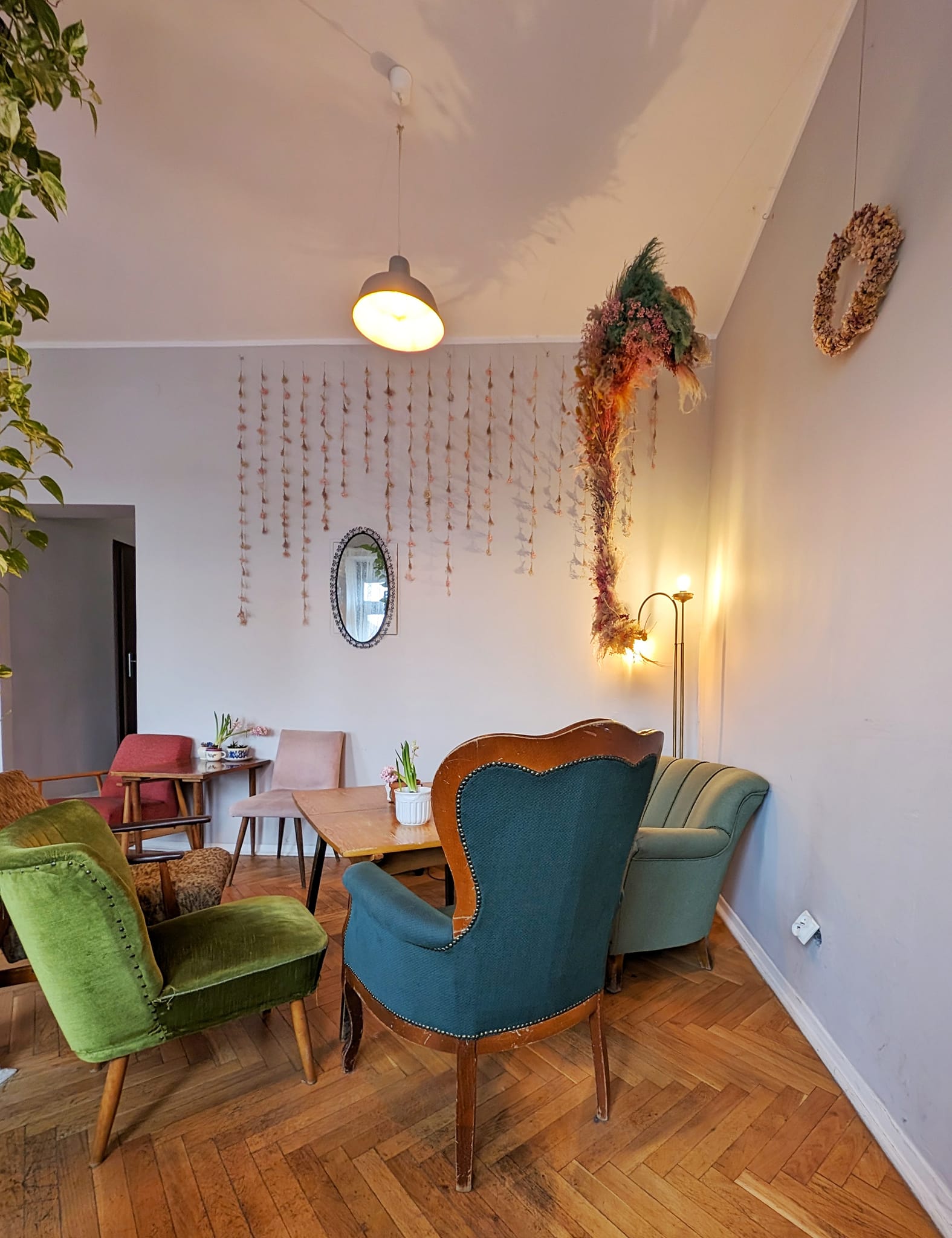 Poland: Food in Gdańsk - Z Innej Parafii vintage furniture