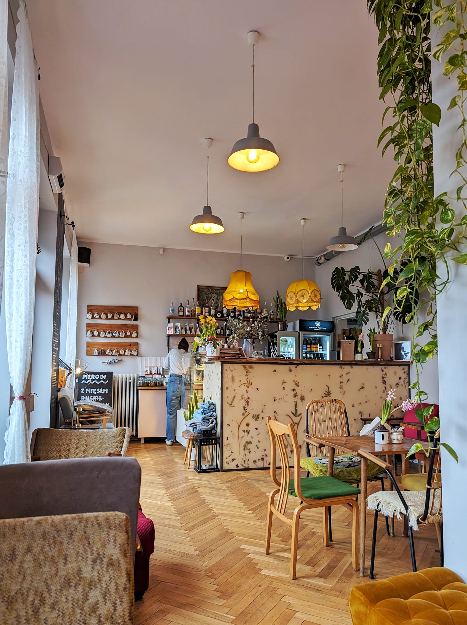 Poland: Food in Gdańsk - Z Innej Parafii vintage interior and counter