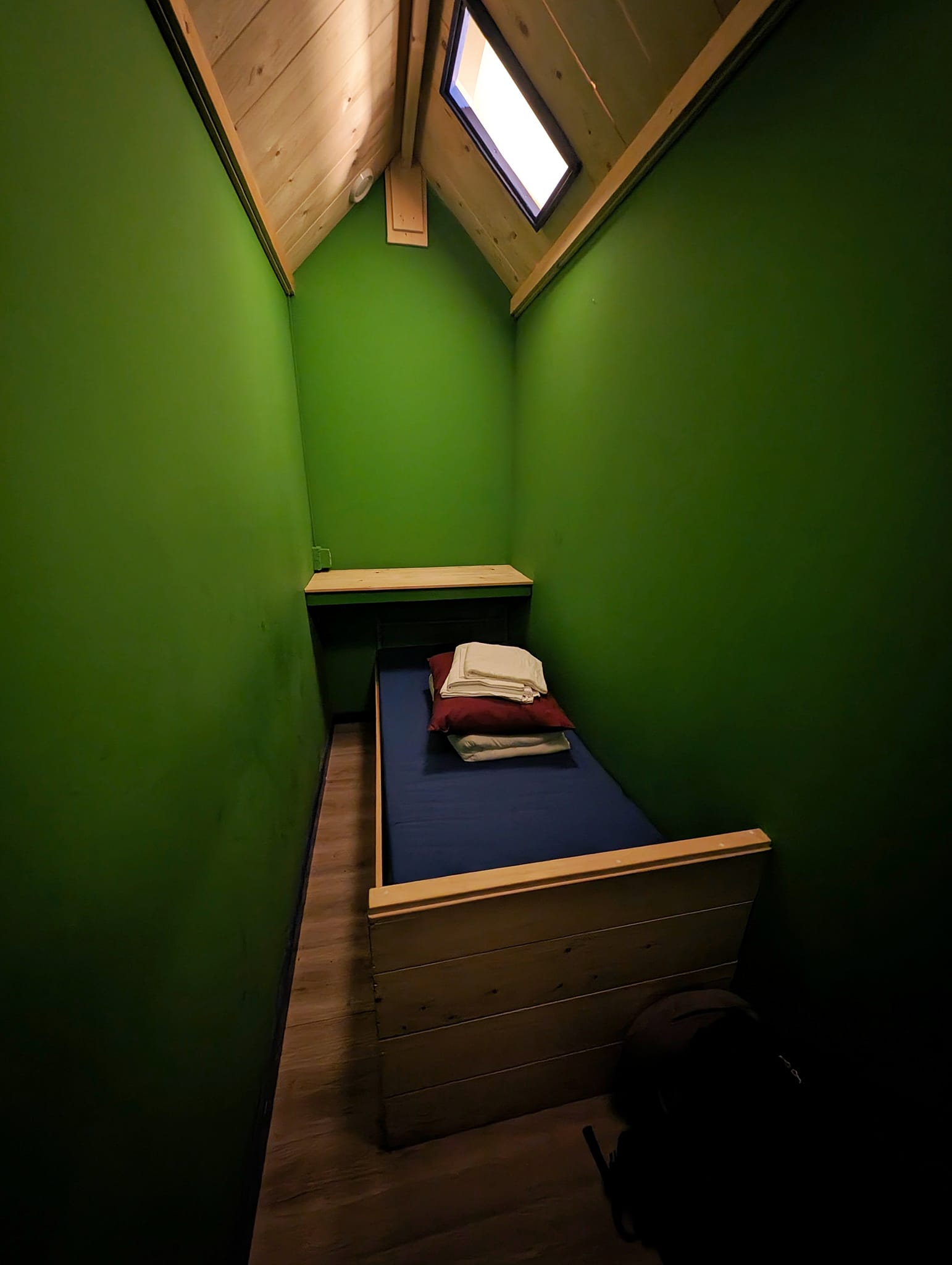 The Netherlands: 24 hours in Amsterdam on a budget - the tiniest hotel room in town